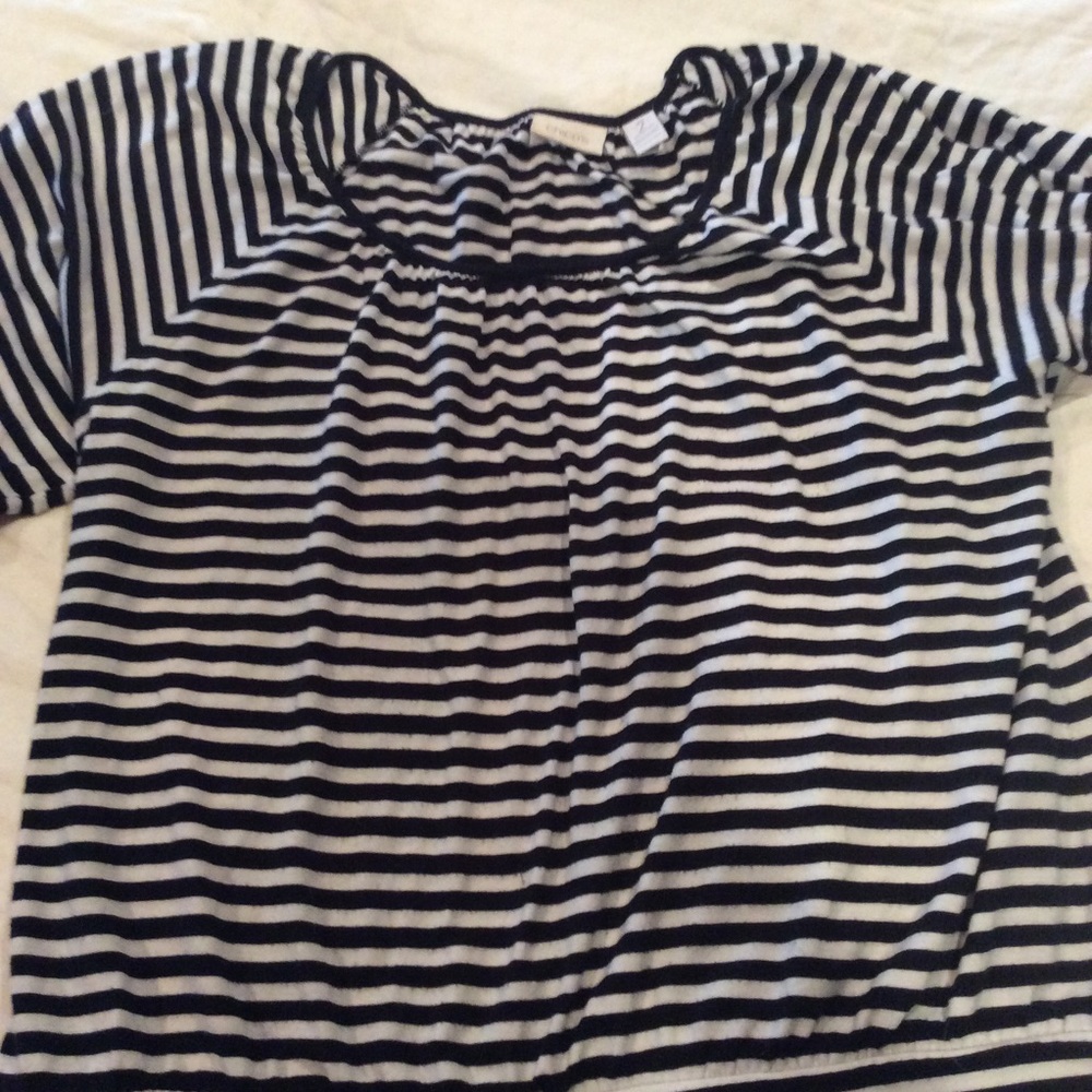 Black and white t shirt